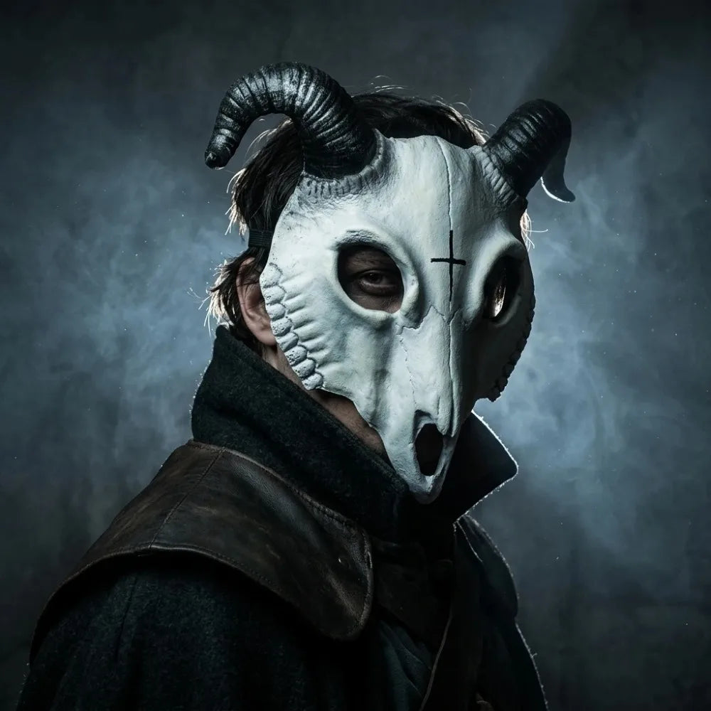 Masque demi-visage vintage en forme de crâne de bélier avec croix